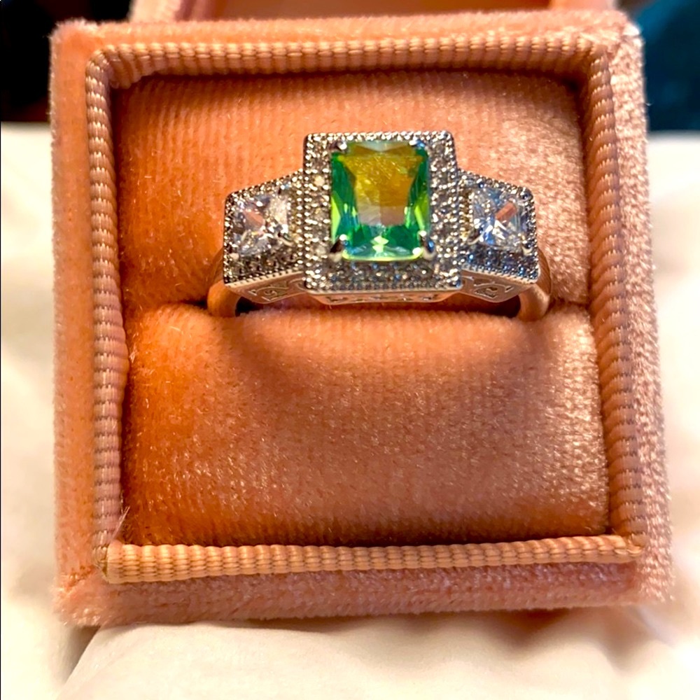 Ring Light Green Emerald Setting - image 1